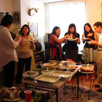 Group photo of people enjoying the delicious dishes at the International Potluck event at the gallery (July 20, 2008).