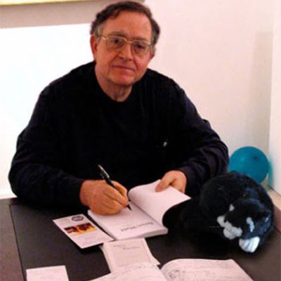 R. A. Comunale, M.D.'s first book signing at the TaBois Galerie, 2008.